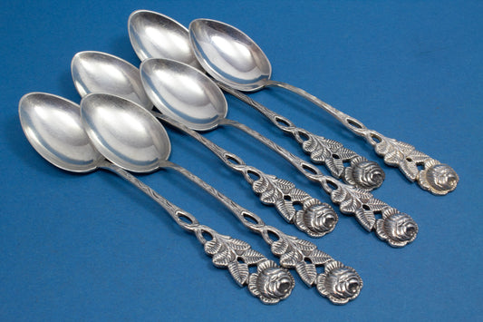 6 schöne Teelöffel mit Rosendekor , versilbert von Antiko