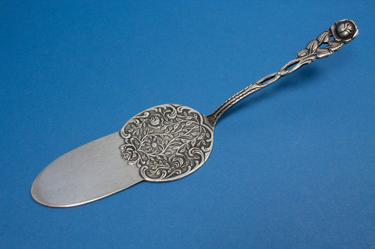 Tortenheber mit Rosendekor, versilberter Gebäckheber