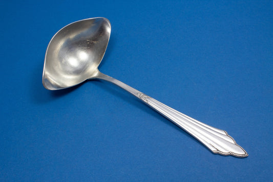 Versilberte Saucenkelle von WMF im Fächermuster