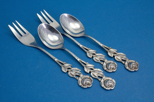 Schönes versilbertes Tea Time Set für 2, 2 Kuchengabeln,  2 Teelöffel