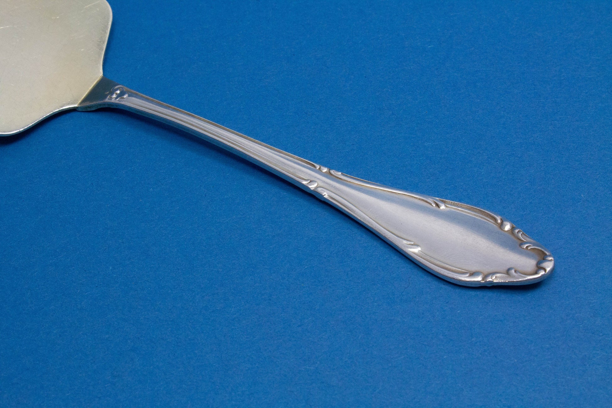 Silver-plated pie server by Wellner, Mozart