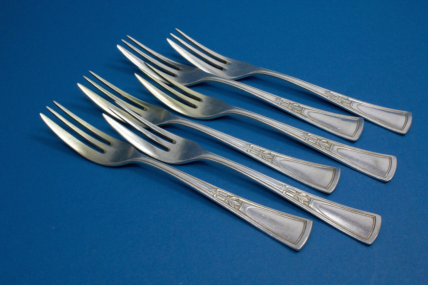 6 cake forks and 6 teaspoons with a lily pattern, Art Nouveau, silver plated