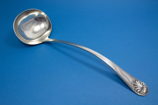Große versilberte Suppenkelle aus England