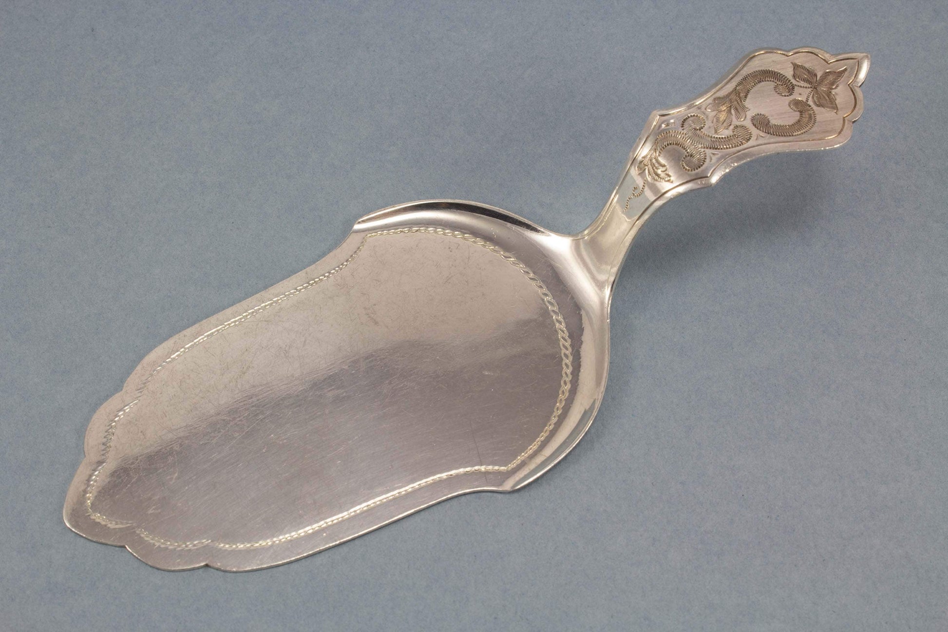Beautiful small pastry server, silver plated