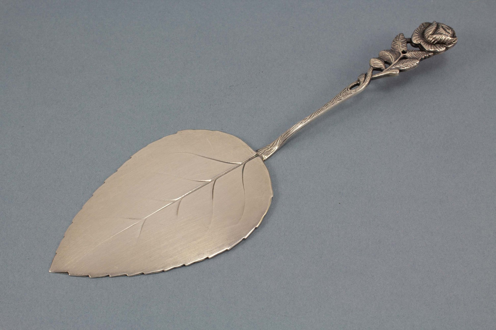 Cake server with rose decoration, silver-plated