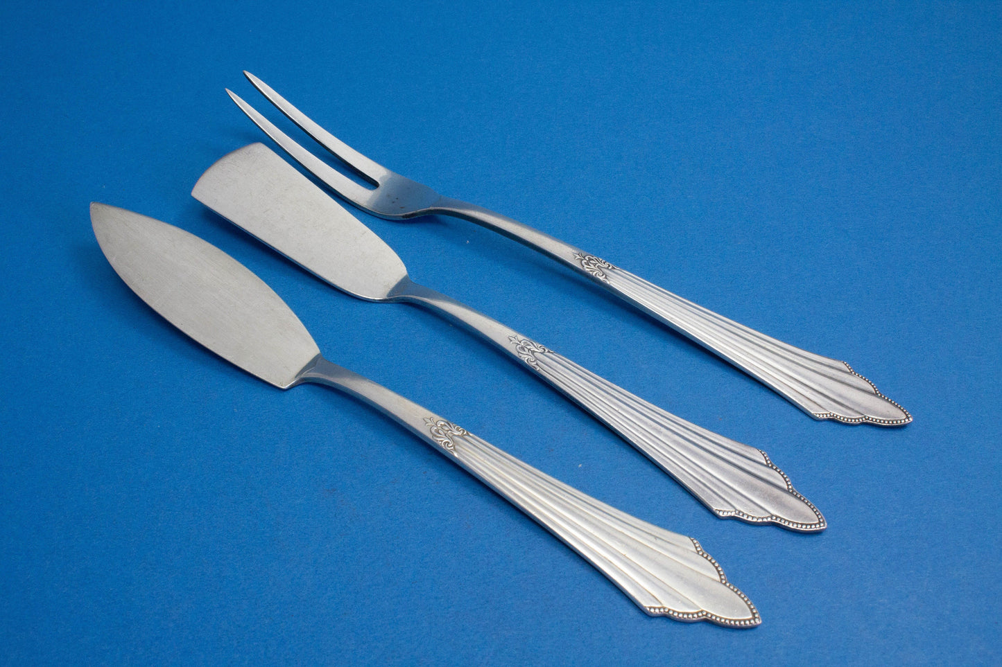 Versilbertes Käsemesser, Buttermesser und Käsespieß von WMF, 3 tlg. Set im Fächermuster