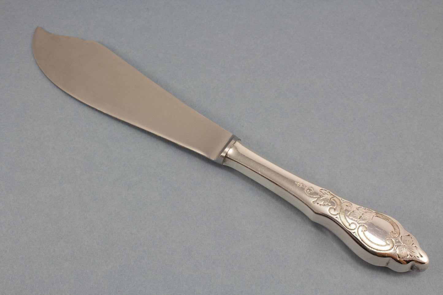 Versilbertes Tortenmesser, Vintage Messer für die Hochzeitstorte, Ostfriesenmuster - Löffelland