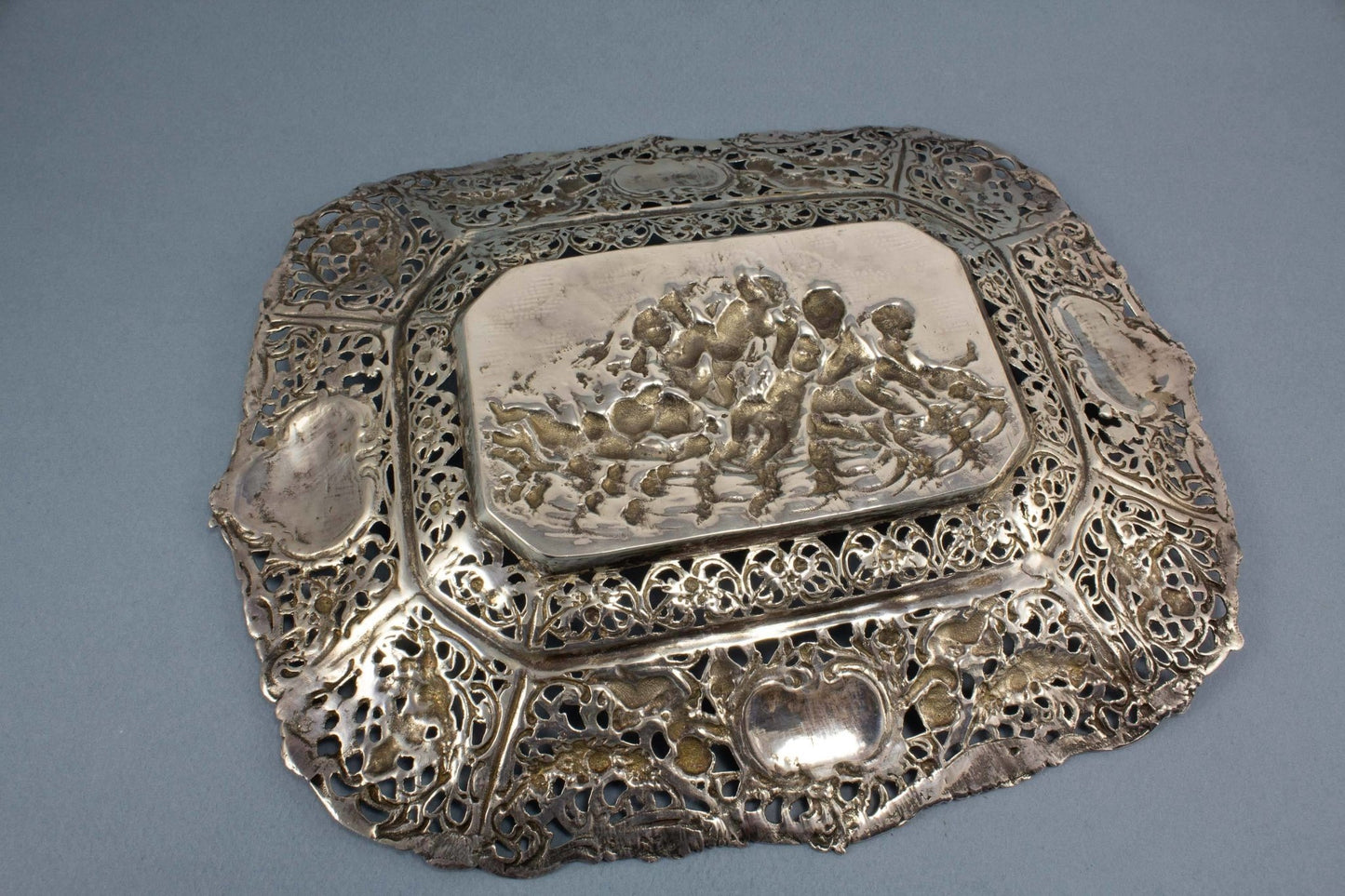 Wunderschöne silberne Schale, Putti mit Delfin, Silber, 800, antik - Löffelland